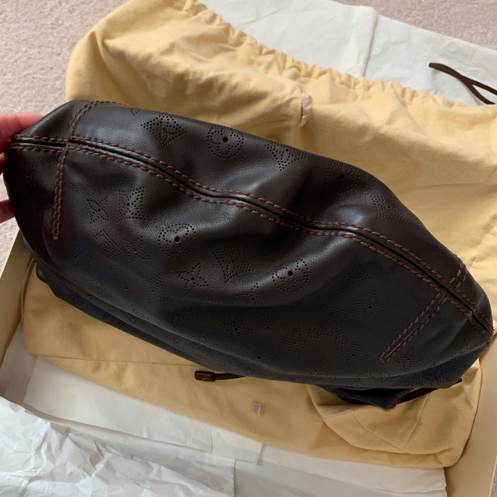 SOLD❗️LOUIS VUITTON Mahina Leather Onatah GM Bag - Picture 3 of 8